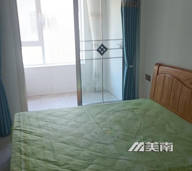 文泉小区电梯中层精装三室家电齐全月租1600元