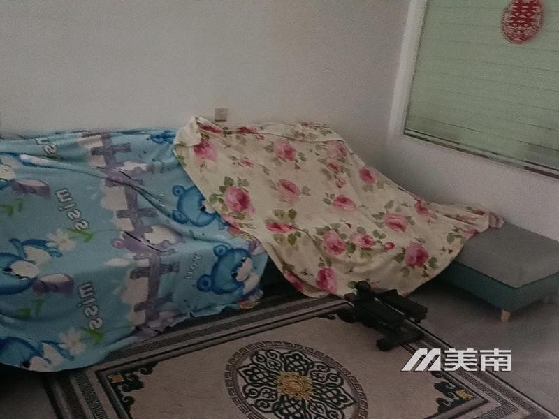 文泉小区电梯中层精装三室家电齐全月租1600元