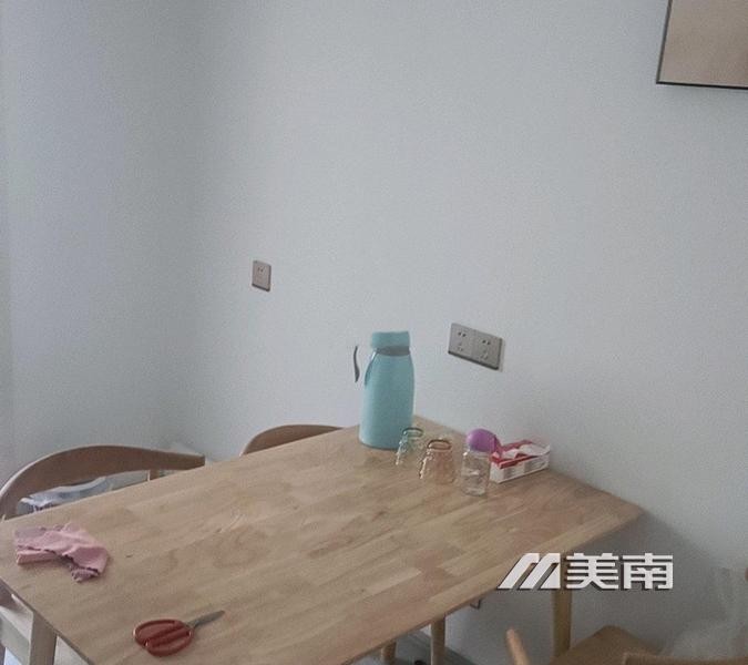 文泉小区电梯中层精装三室家电齐全月租1600元