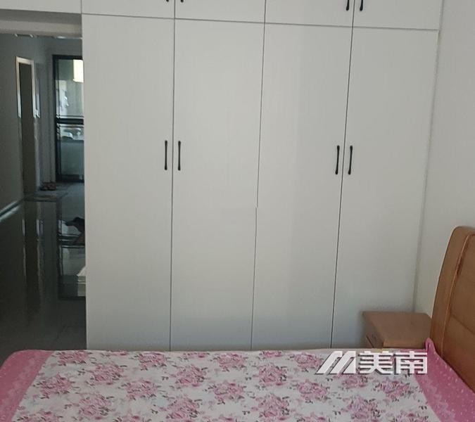 文泉小区电梯中层精装三室家电齐全月租1600元