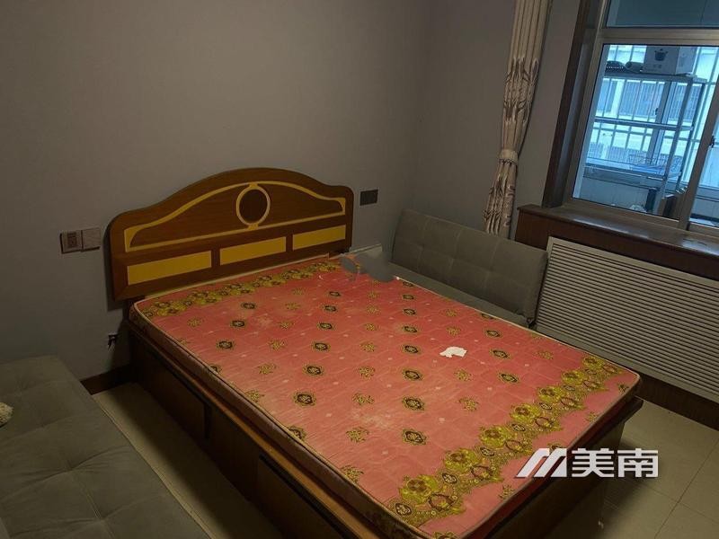 东苑小区2楼精装少住家电齐全2000元