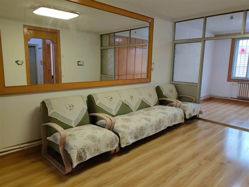 泛华园小区 3楼三室家电齐全月租1100元