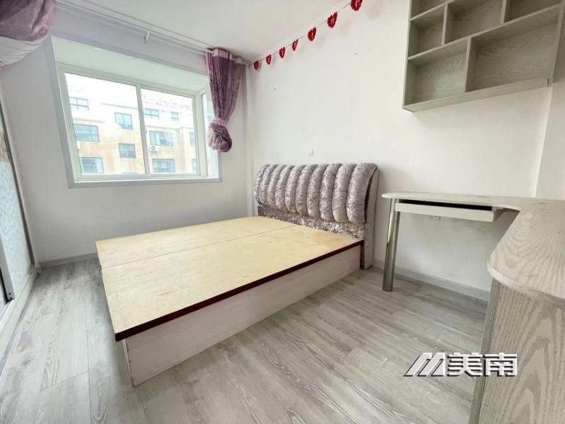 吉祥家园中层精装三室家电齐全拎包入住月租1100元