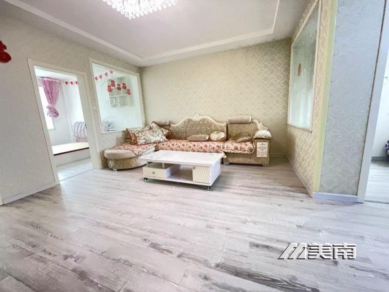 吉祥家园中层精装三室家电齐全拎包入住月租1100元