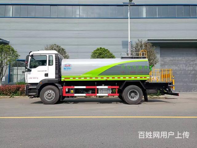 重汽汕德卡15吨洒水车 底盘离地面高的工地洒水车