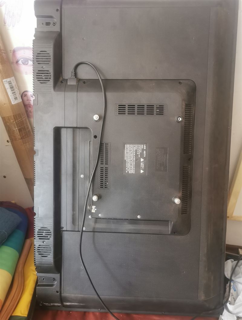 有瑕疵的42寸电视机