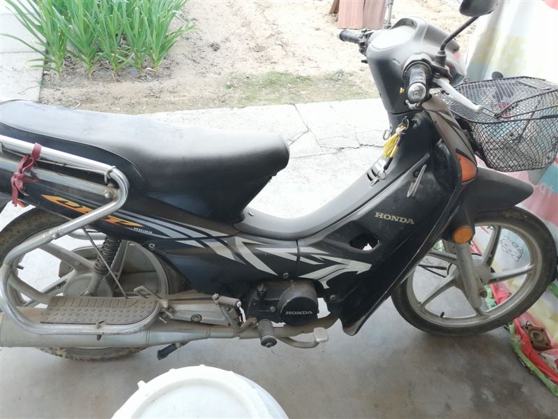 7、8成新五羊本田昆式摩托车出售