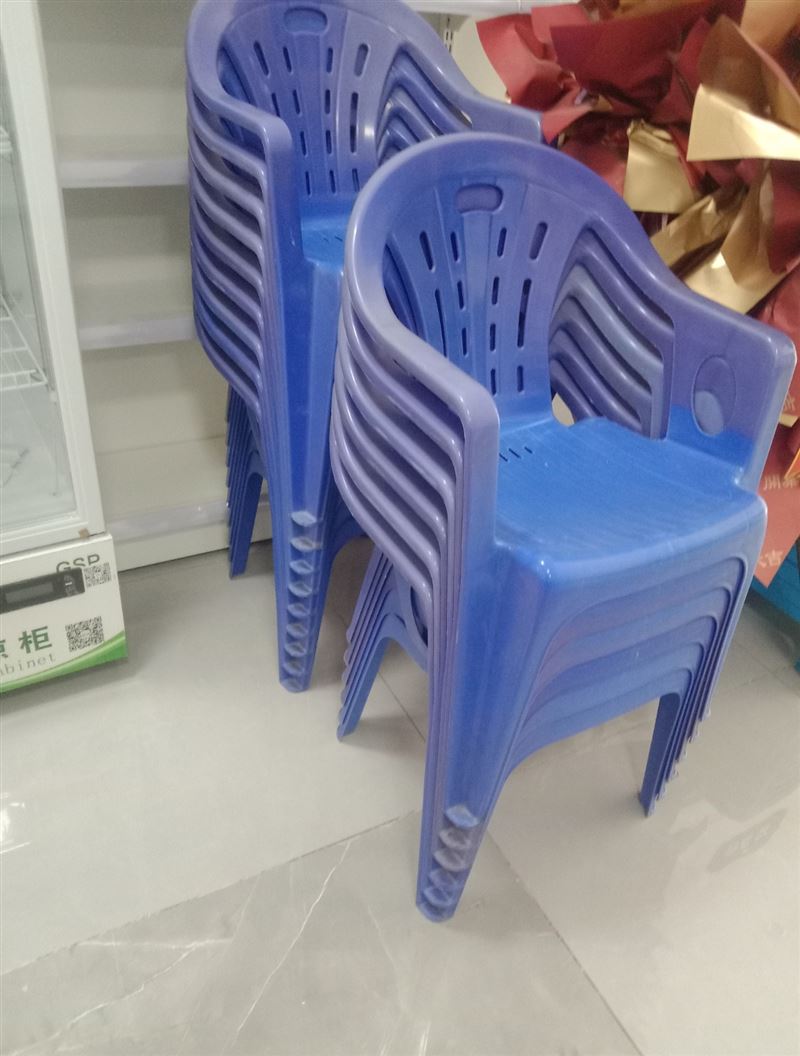 处理塑料椅子