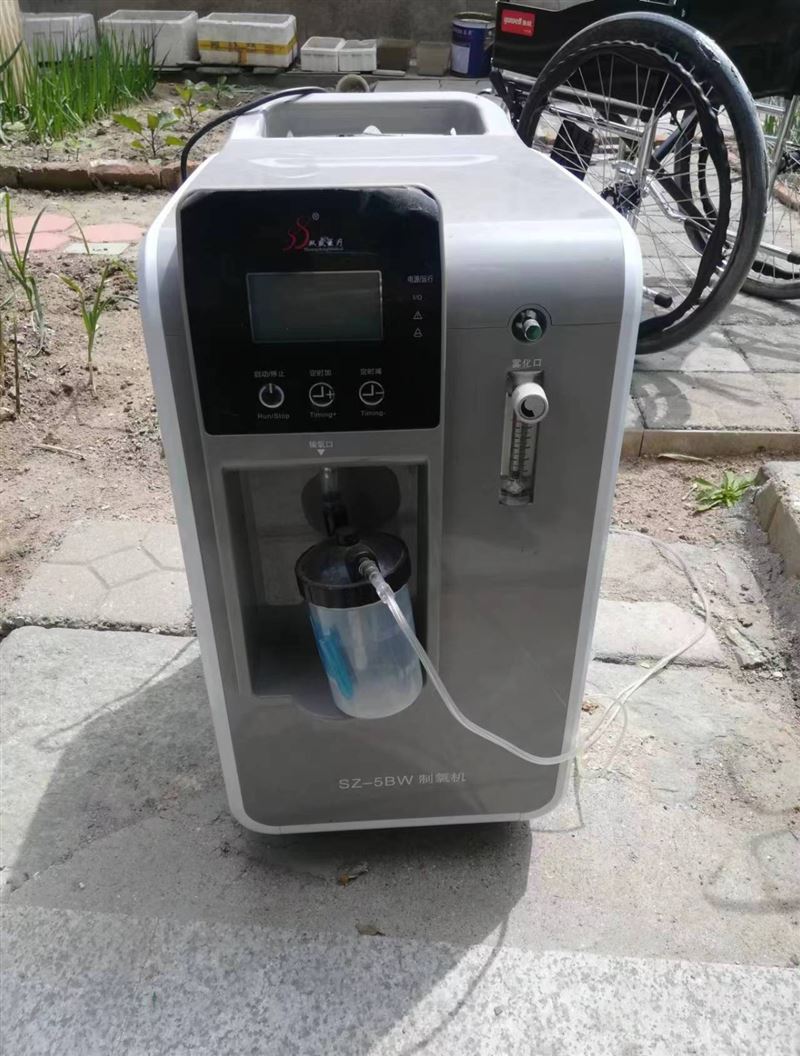 吸氧机和轮椅