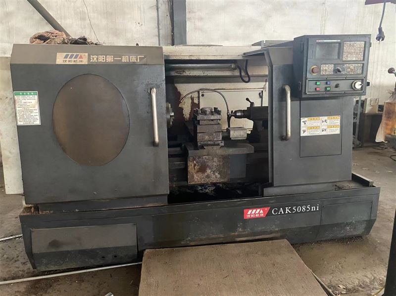 出售两台原装大孔6150数控车床