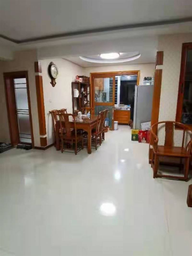 城东步梯一楼，全屋实木装修，