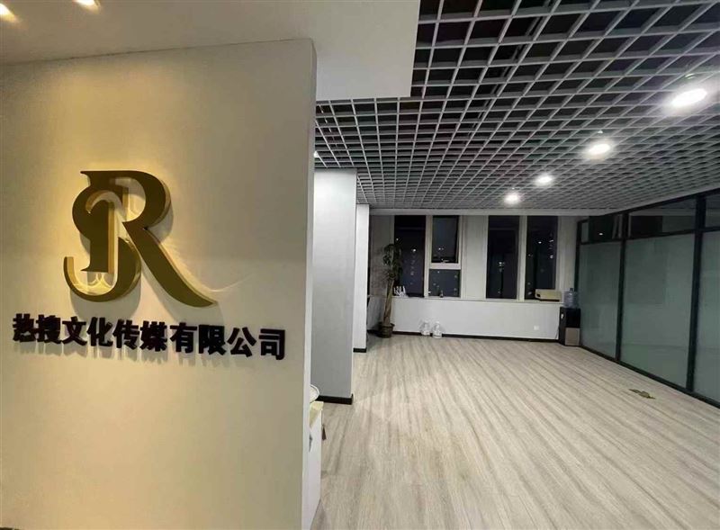 语音男直播，不露脸，包吃住，18-40岁都可