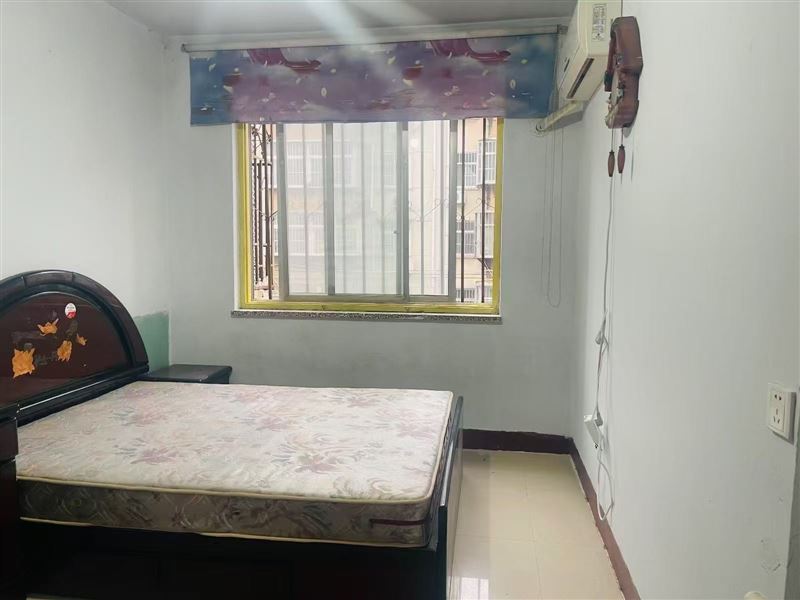 西小区二楼房屋出租
