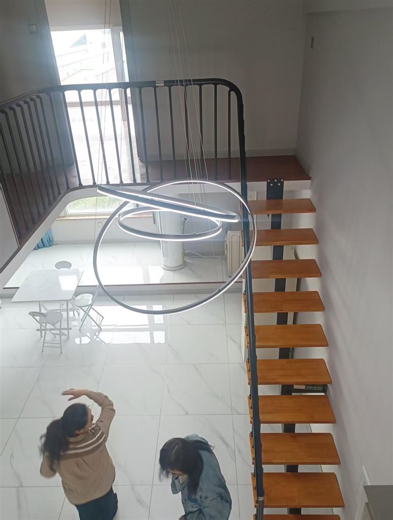 瑞来首府复式公寓带院子,