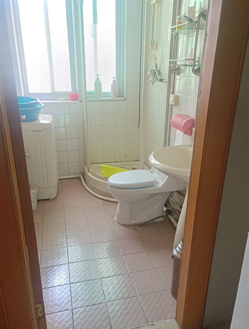 教育路步梯三楼,两室户型,精装拎包即住