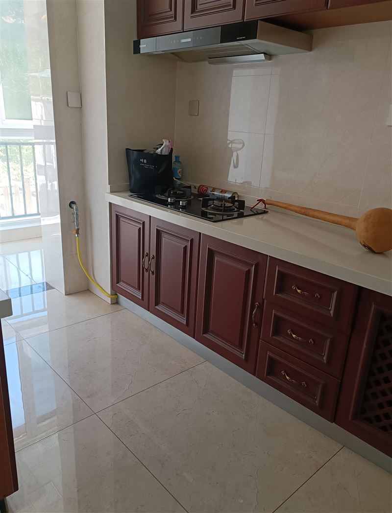 城东一二楼复式带前后院,