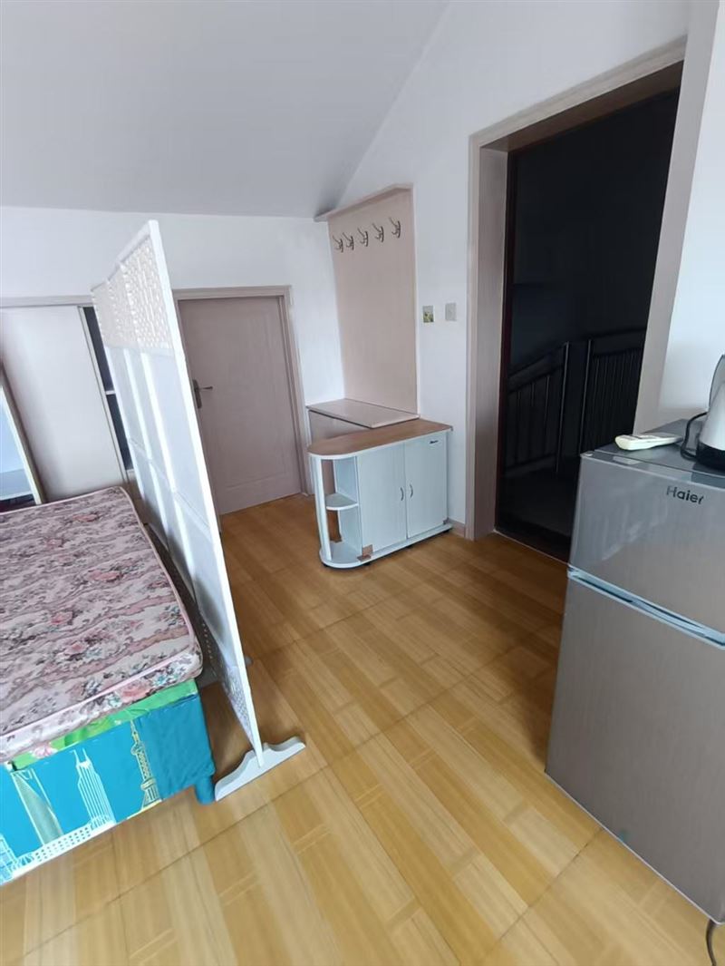 霸力大厦西侧文盛公寓42平出租