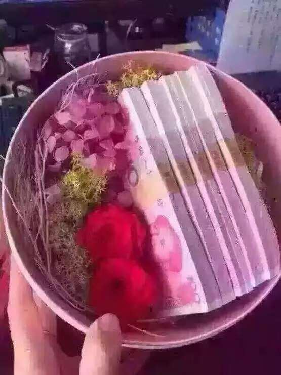 市区二层楼三大间,门前超宽,停车方便,院子超级大,