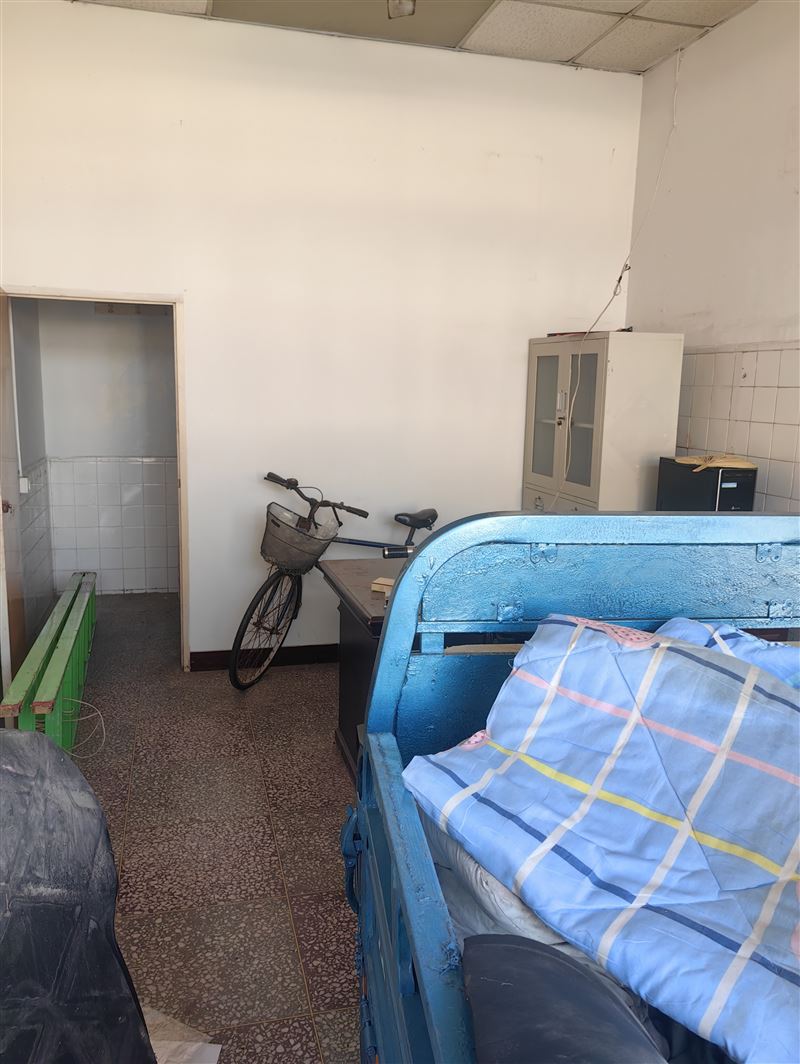 老发电厂附近门头房一间