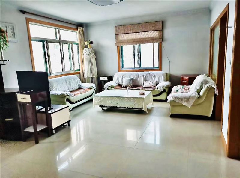 艺苑小区吉房出租,三室两厅,家具电器水电暖齐全,拎包入住!☎️:15564549158