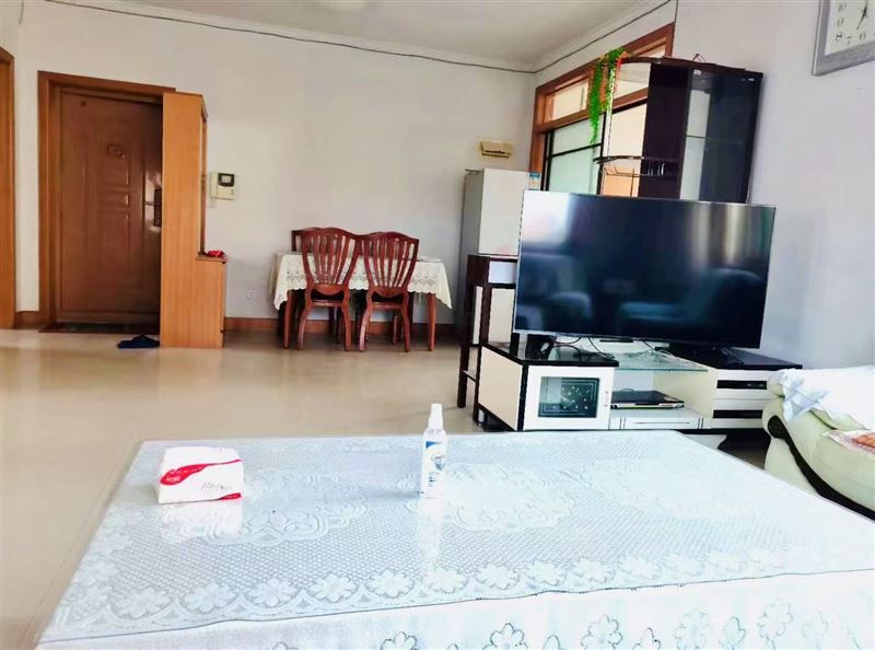 艺苑小区吉房出租,三室两厅,家具电器水电暖齐全,拎包入住!☎️:15564549158
