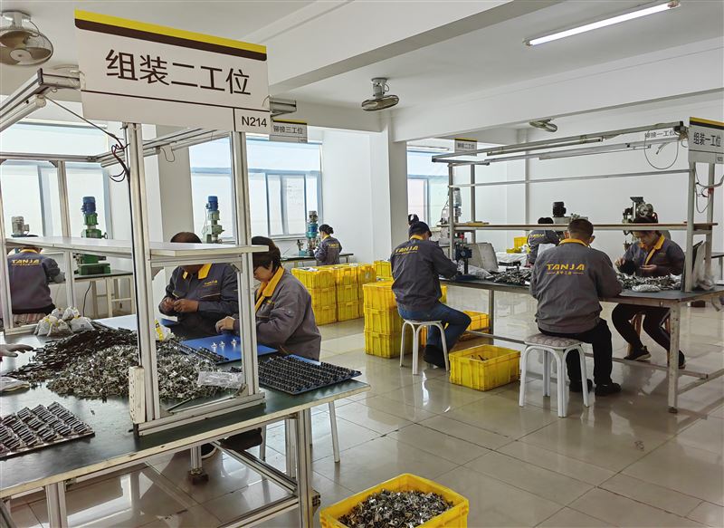 聘冲压工,学徒工,模具维修,数控操作工,长白班环境好待遇高